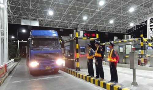 慈利县部门联动公路治超取得阶段性成果