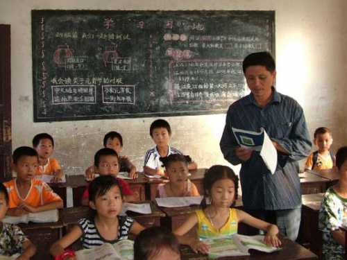 慈利县提高民办教师及老村医困难金补助标准