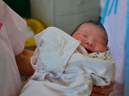 慈利妇幼保院2016年接生2295名宝宝