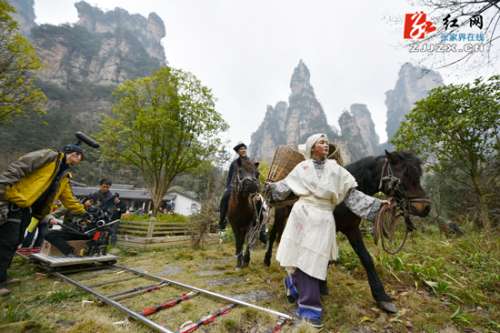 张家界首部秘闻题材电影《喜神探案》在武陵源开拍