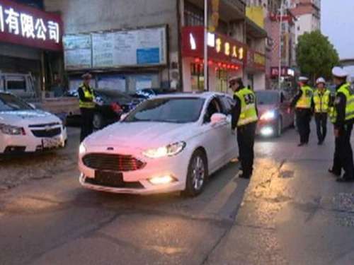 慈利交警“百日行动”查处多起交通违法行为