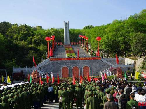 慈利县开展清明节烈士陵园祭扫活动