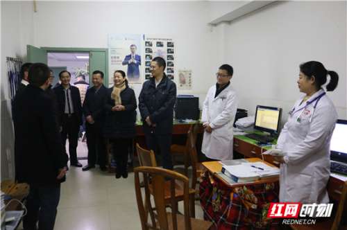 慈利县领导大年三十走访慰问部分单位值班工作人员