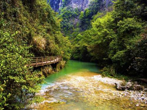 张家界大峡谷景区开展周边环境整治行动