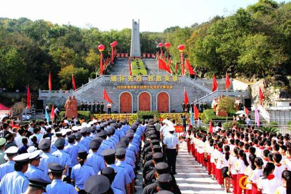 深切悼念革命先烈，慈利县在烈士陵园举行公祭活动