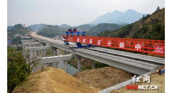 安慈高速公路项目保安大桥左幅顺利架通