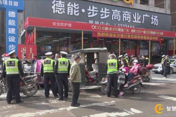 慈利交警持续开展交通问题顽瘴痼疾集中整治行动