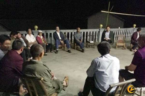 慈利：县长夜话乐圆村，屋场会上促脱贫