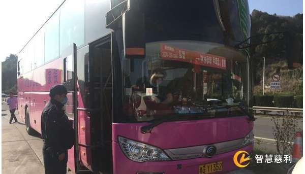 慈利县铁拳整治春运道路客运市场
