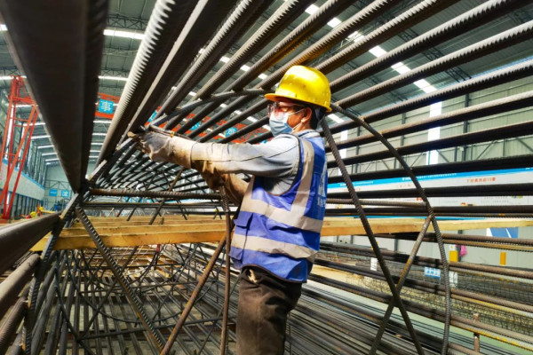 慈利县琵琶洲澧水特大桥紧张施工中