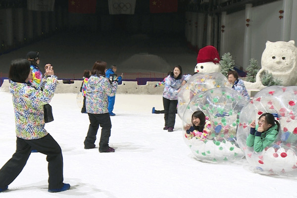张家界“冰雪世界”成东南亚游客热门打卡地