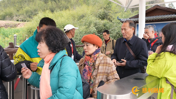 张家界红岩岭景区：银发旅游热潮持续升温