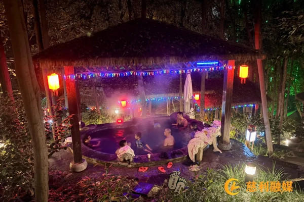 张家界万福温泉元旦假期迎客超万人，银发亲子游热度攀升