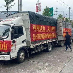 慈利县种粮大户党员群体冒雨驰援石门灾区